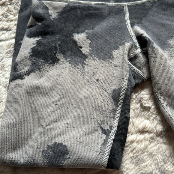 EUC Lululemon Wunder Under Pant Floral Platoon Silver Spoon Ambient Grey size 2 - Picture 2 of 8